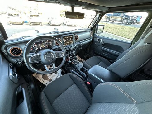 Used 2023 Jeep Gladiator Mojave w/ Cold Weather Group image 16