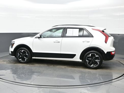Used 2023 Kia Niro Wind w/ Wind Preserve Package image 3