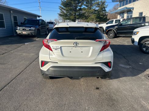 Used 2019 Toyota C-HR XLE image 4