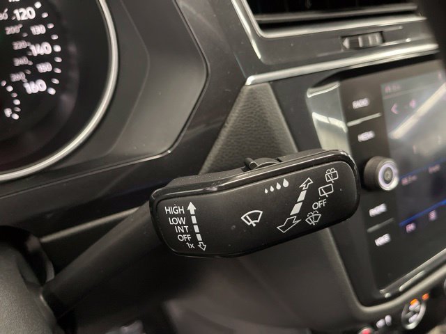 Used 2021 Volkswagen Tiguan SE w/ Panoramic Sunroof Package AWD/4WD image 19