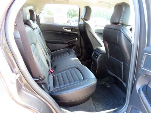 Used 2020 Ford Edge SEL FWD image 20