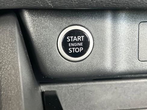 Used 2023 Nissan Rogue S image 29