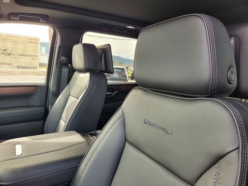 New 2026 GMC Yukon XL Denali w/ Denali Reserve Package AWD/4WD image 12