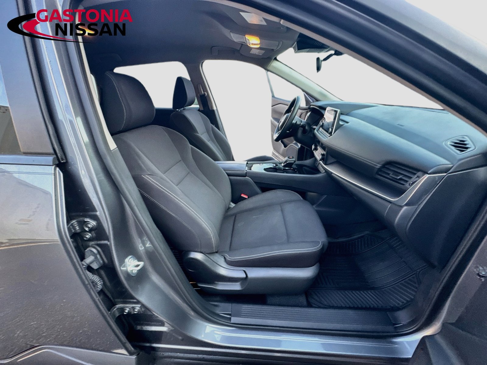 Used 2024 Nissan Rogue S FWD image 34