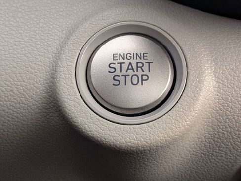 Used 2025 Hyundai Venue SEL FWD image 31