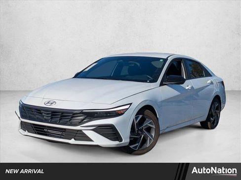 Used 2025 Hyundai Elantra Sport image 1