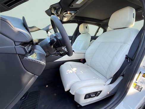 New 2027 BMW 550e xDrive AWD/4WD image 10