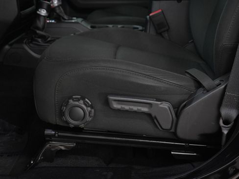 Used 2021 Jeep Wrangler Unlimited Sahara w/ Uconnect 4C Nav & Sound Group AWD/4WD image 21