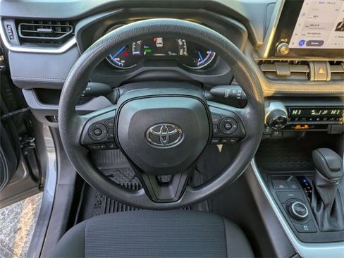 Used 2023 Toyota RAV4 LE image 17