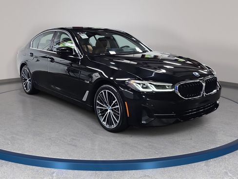 Used 2023 BMW 530e xDrive AWD/4WD image 3