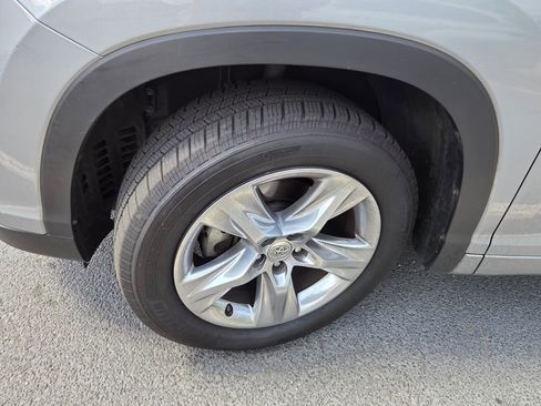 Used 2015 Toyota Highlander Limited image 4