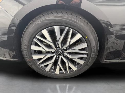 Certified 2025 Nissan Altima 2.5 SV FWD image 12