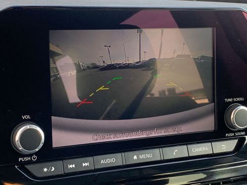 Used 2025 Nissan Pathfinder SV image 18