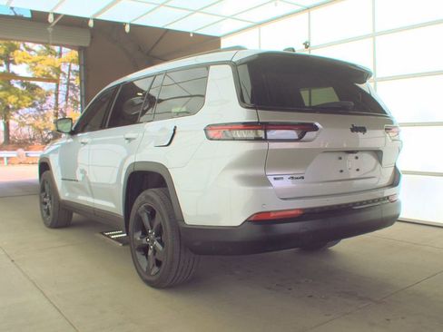 Used 2023 Jeep Grand Cherokee L Laredo image 7