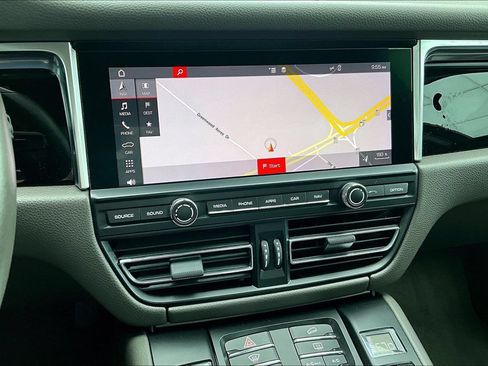 Used 2019 Porsche Macan AWD/4WD image 15