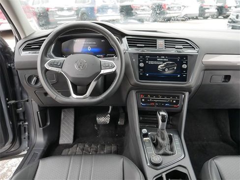 Certified 2024 Volkswagen Tiguan SE image 21