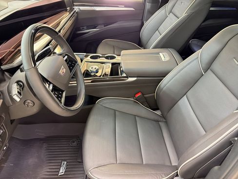 Certified 2026 Cadillac Escalade Luxury w/ LPO, Floor Liner Package AWD/4WD image 5