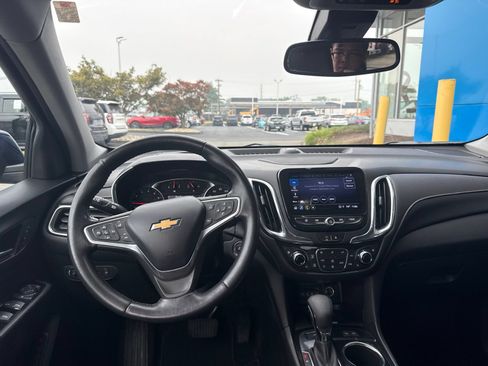 Used 2022 Chevrolet Equinox Premier AWD/4WD image 2