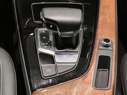 Used 2023 Audi A4 2.0T Premium w/ Convenience Package image 18