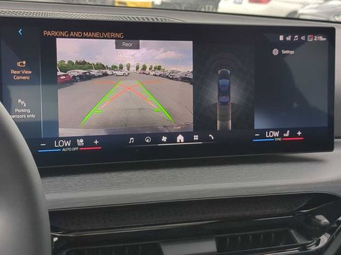 Used 2025 BMW 330i xDrive Sedan w/ Convenience Package image 32