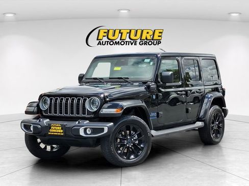 Used 2025 Jeep Wrangler Unlimited Sahara AWD/4WD image 3