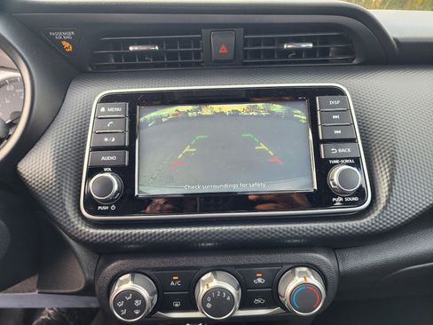 Used 2022 Nissan Kicks S image 29