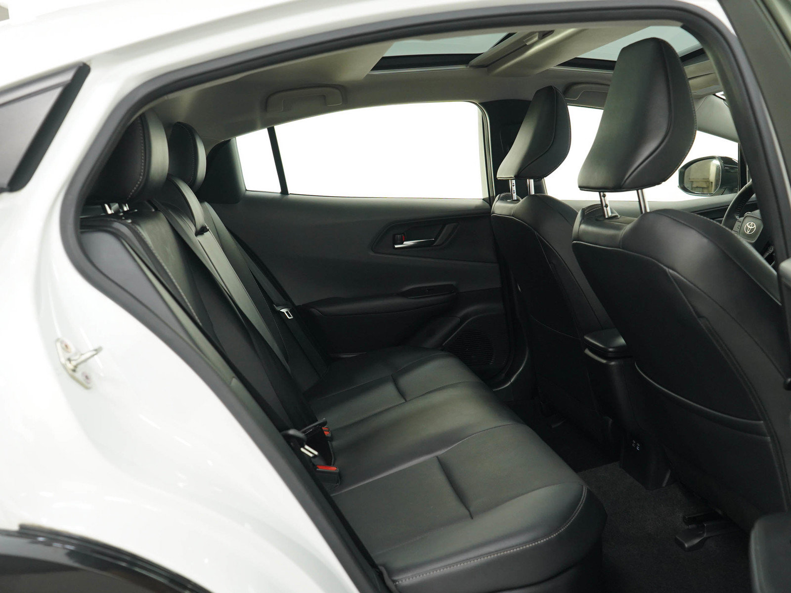 Used 2023 Toyota Prius XLE AWD/4WD image 12