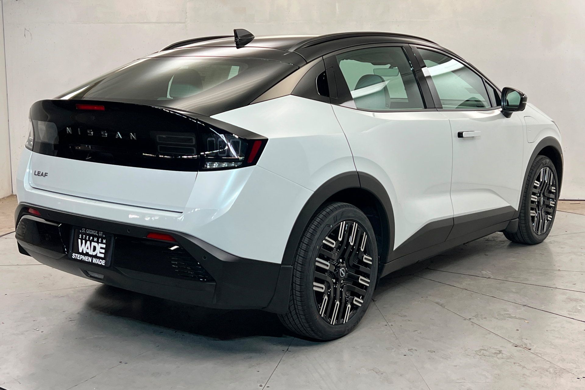 New 2026 Nissan Leaf Platinum+ w/ Illuminated Package FWD image 5