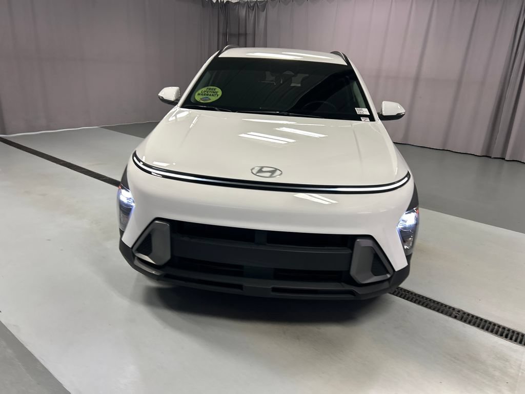 Used 2024 Hyundai Kona SEL FWD image 2