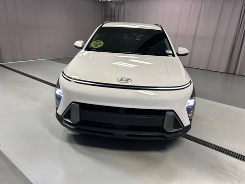 Used 2024 Hyundai Kona SEL FWD image 2