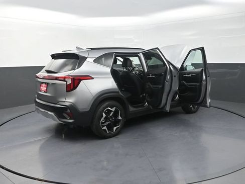 Used 2025 Kia Seltos EX w/ EX Sunroof Package FWD image 44
