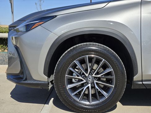 Used 2025 Lexus NX 250 image 14
