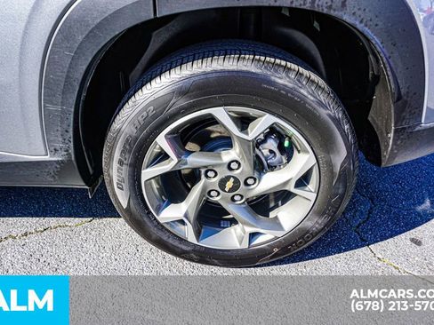 Used 2025 Chevrolet Trax LT w/ LT Convenience Package image 17