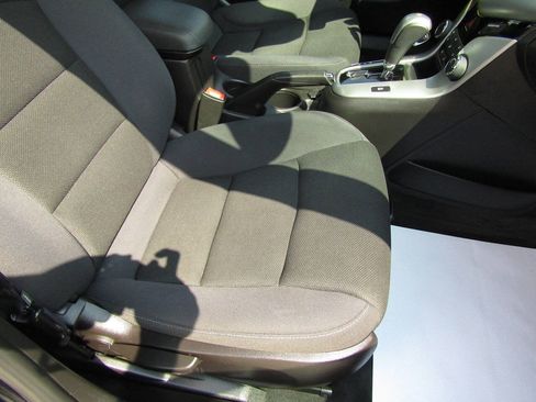 Used 2016 Chevrolet Cruze LT FWD image 16