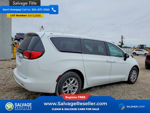 Used 2017 Chrysler Pacifica LX FWD image 4