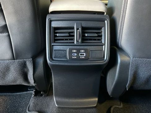 Used 2025 Subaru Forester Premium image 28