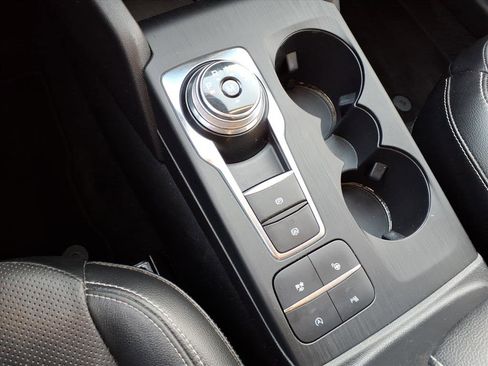 Used 2020 Ford Escape Titanium image 16