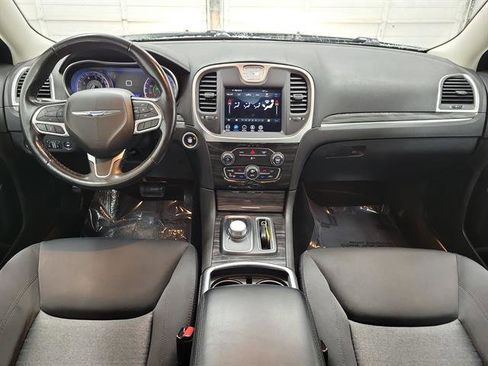 Used 2022 Chrysler 300 Touring image 10