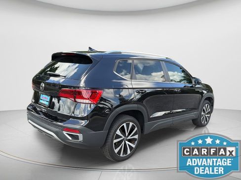 Certified 2022 Volkswagen Taos SE FWD image 5