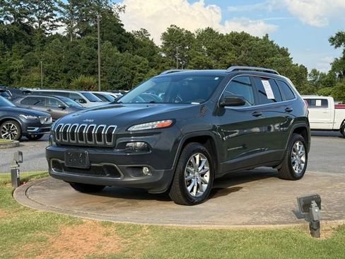 Used 2018 Jeep Cherokee Limited AWD/4WD image 3