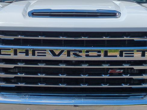 Used 2023 Chevrolet Silverado 2500 LTZ AWD/4WD image 45