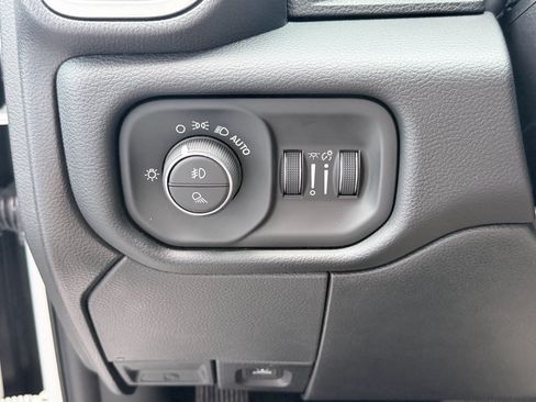 Used 2026 RAM 2500 Laramie AWD/4WD image 11