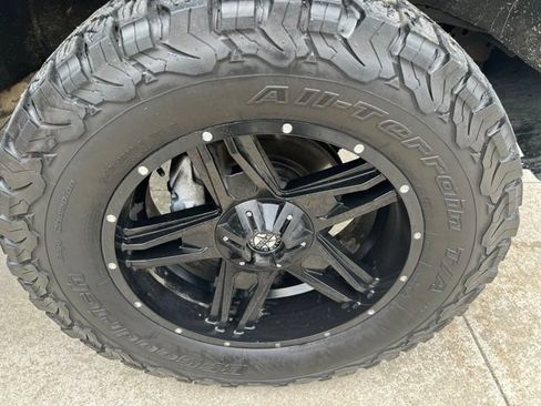 Used 2020 Chevrolet Silverado 1500 Custom w/ Custom Value Package AWD/4WD image 11