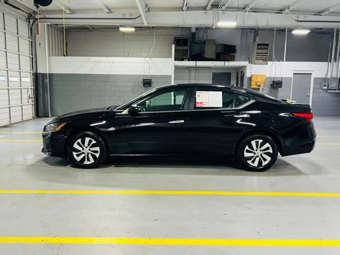 Used 2025 Nissan Altima 2.5 S FWD image 14