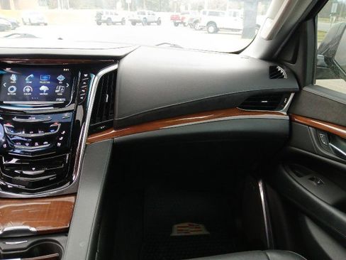 Used 2017 Cadillac Escalade Premium Luxury image 16
