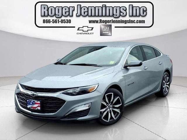 Used 2025 Chevrolet Malibu RS FWD image 1
