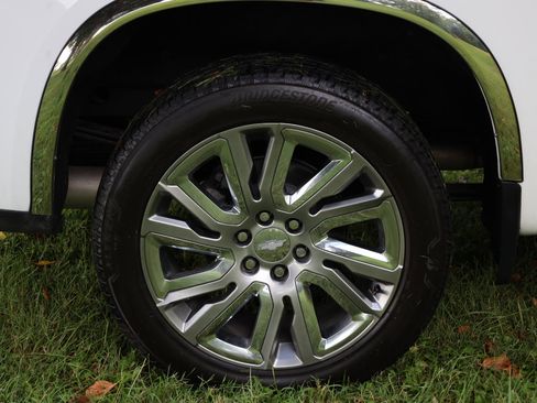 Used 2022 Chevrolet Silverado 1500 LTZ w/ LTZ Premium Package image 12