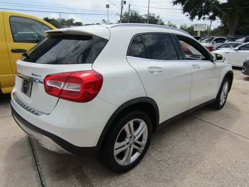 Used 2017 Mercedes-Benz GLA 250 4MATIC image 4