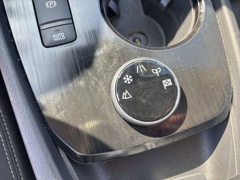 Used 2025 Nissan Rogue SV image 36