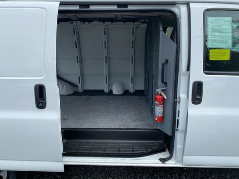 Used 2021 Chevrolet Express 2500 image 23
